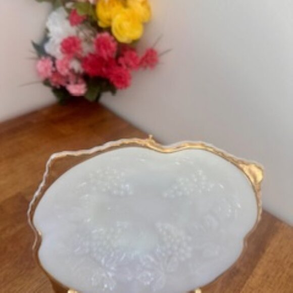 Vintage Anchor Hocking Milk Glass Pedestal Bowl with Raised Grape Cluster and Go - Picture 2 of 5